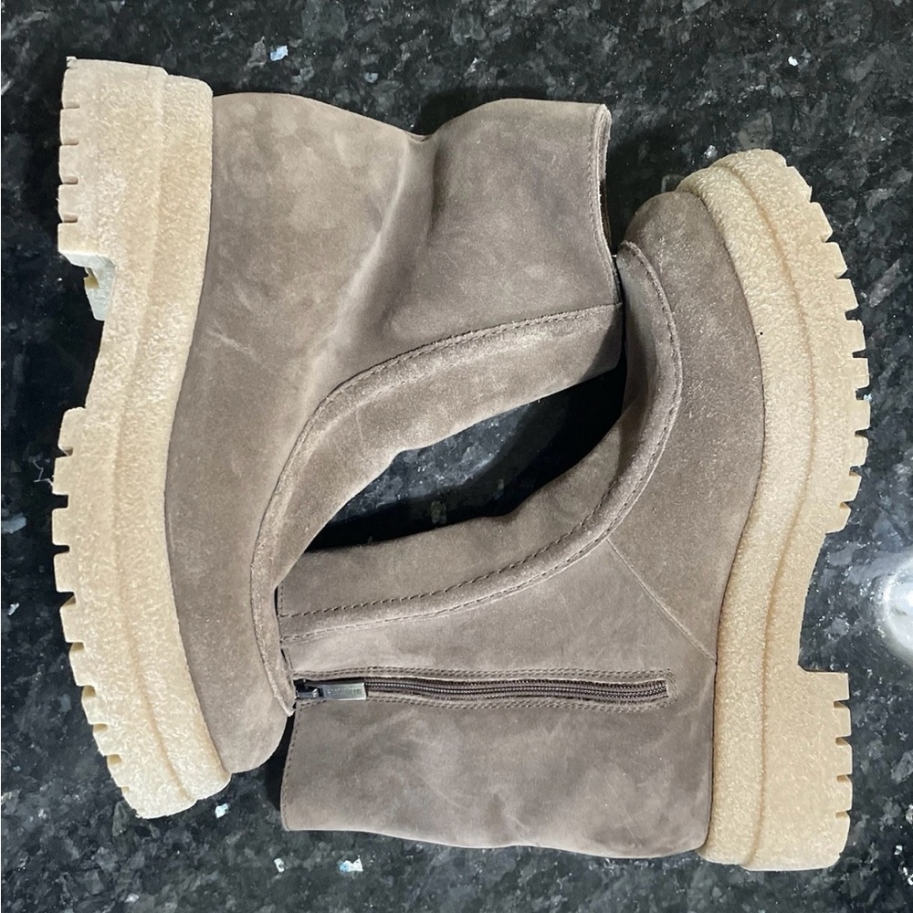 La Canadienne Women’s Zip Up Suede Boots Size 8 M Brown Model 39577